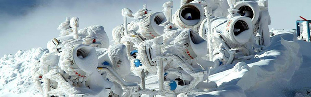 Schneekanonen auf dem Moelltaler Gletscher